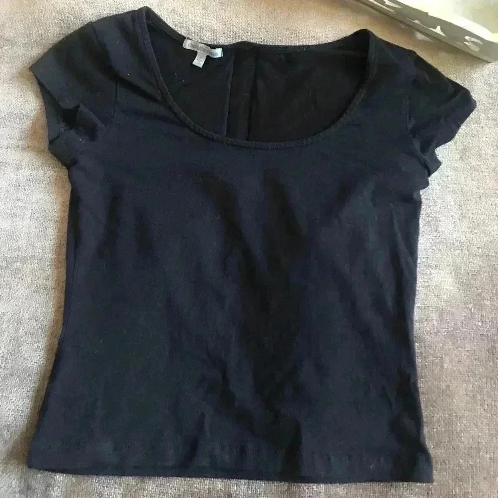 Cap Sleeve Black Scoop Neck T-Shirt w Gold Zipper
